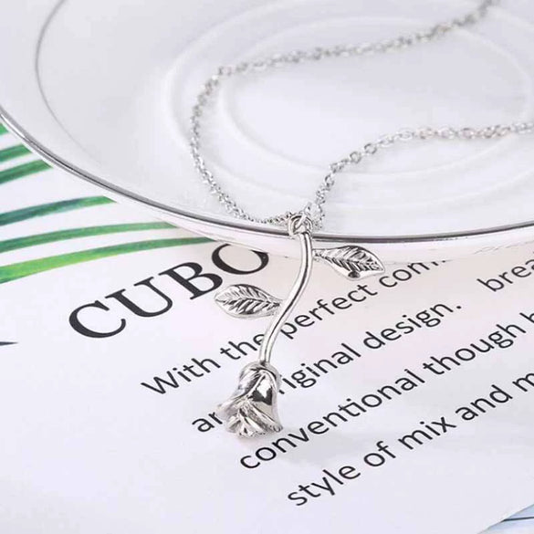 New Creative Jewelry Red Rose Pendant Necklace For Girlfriend Alloy Electroplated Water Wave Chain