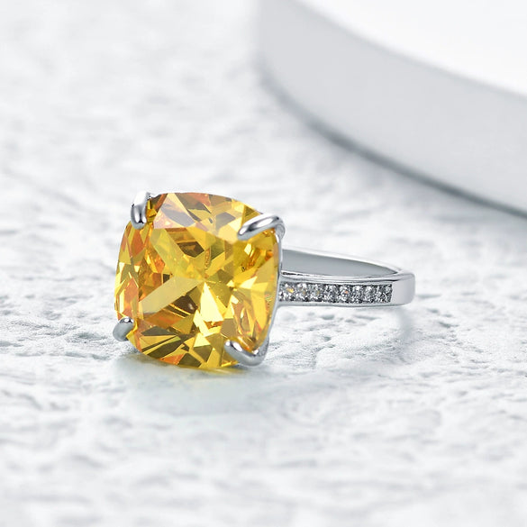 New Creative Unisex Zircon Jewelry Ring With Electroplating Design Made Of Copper In Golden Yellow Fat Square Shape For Women