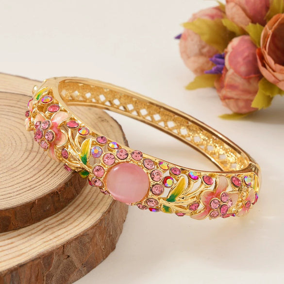 New Style Cloisonné Bracelet In Alloy With Large Circle Cut Out Inlaid With High Grade Diamond And Electroplated