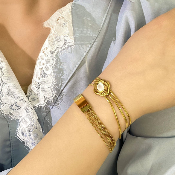 Non Fading Titanium Steel Bracelet With 18K Vacuum Plated In Furnace And Inlaid Natural Shell Geometric Shaped Fashionable And Versatile