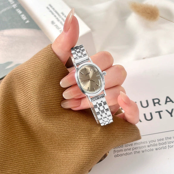 Oval Alloy Band Quartz Watch For Women Light Luxury Retro Style