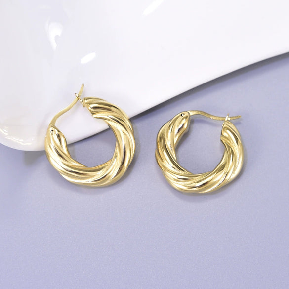 Oval Twist Long Earring With Heart Pattern Titanium Steel Electroplated Hollow And Sexy Personality Earring