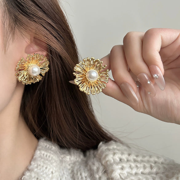 Oversized Hollow Geometric Statement Earrings In Electroplated Alloy With A Retro Floral Design And Minimalist Finish