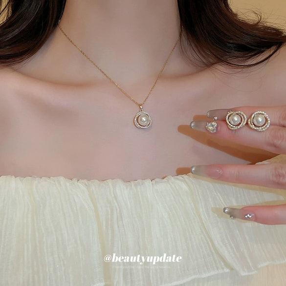 Pearl Inlaid Titanium Steel Zircon And Imitation Pearl Pendant Necklace And Stud Earrings Set For Women French Retro Light Luxury Clavicle Chain Style