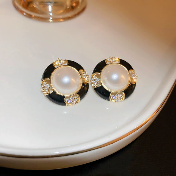 Pearl Round Geometric Alloy Earrings For Women With Gold Electroplated Silver Needle Light Luxury Retro Elegant All Match Design