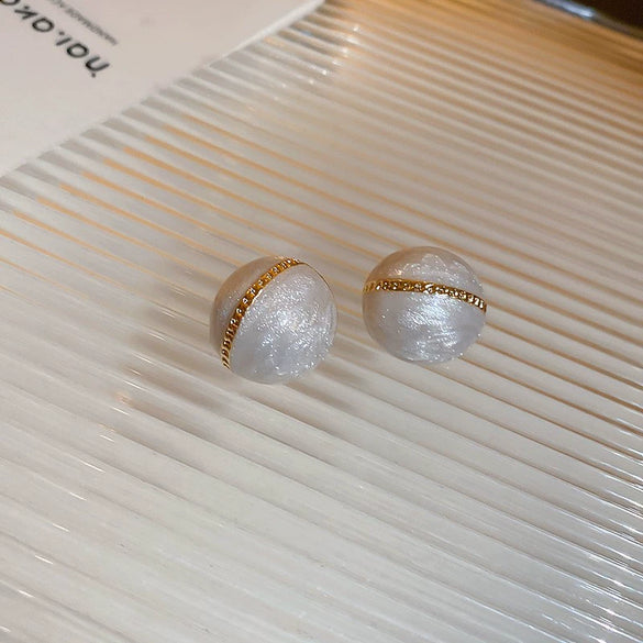 Pearl Round Geometric Alloy Earrings For Women With Gold Electroplated Silver Needle Light Luxury Retro Elegant All Match Design