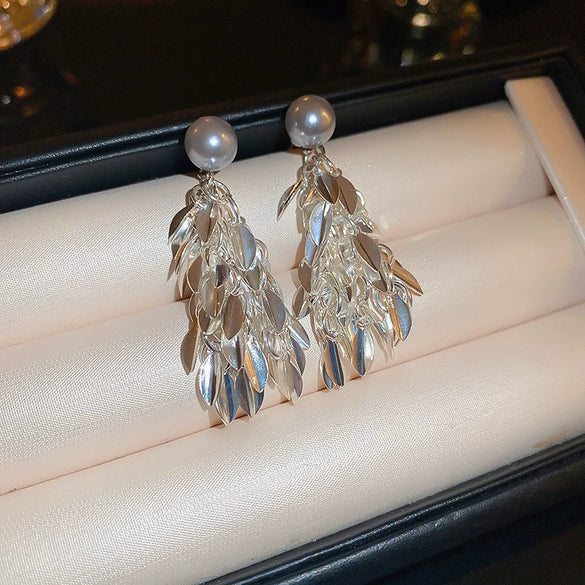 Pearl Round Geometric Alloy Earrings For Women With Gold Electroplated Silver Needle Light Luxury Retro Elegant All Match Design