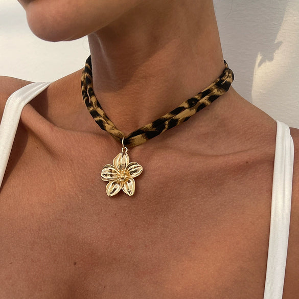 Pendant Necklace Cotton Alloy Heart Shape Flower Geometric Electroplating