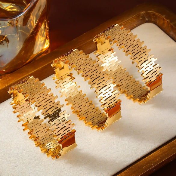 Personality Design Sense Geometric Hollow Irregular Titanium Steel Bracelet With Electroplating Treatment