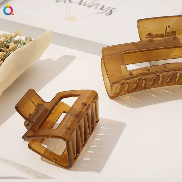 Plastic Handmade Square Grab Clip For Women With Simple Geometric Style And Plaid Styling