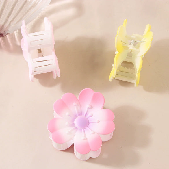 Plastic Heartshaped Petal Hair Clip Minimalist Style Painted Design Women's Hair Accessory