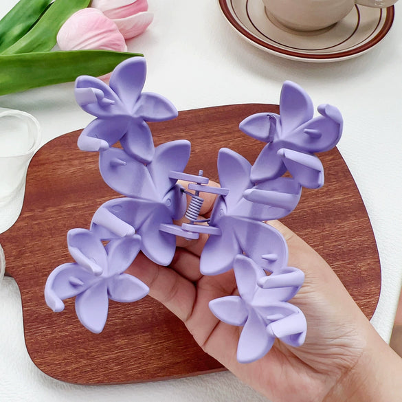 Plastic Resin Handmade Women's Three Flowers Hairpin Summer Style Small Fresh Grab Clip