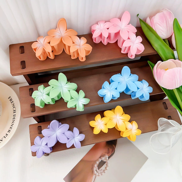 Plastic Resin Handmade Women's Three Flowers Hairpin Summer Style Small Fresh Grab Clip