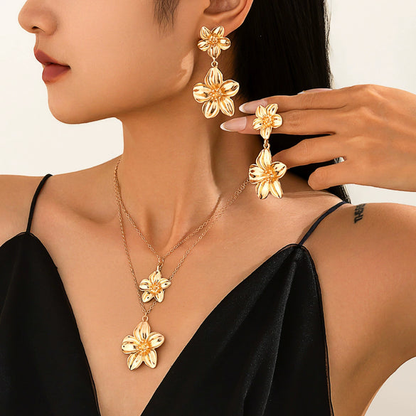Pleated Flower Pendant Necklace Metal Alloy Copperclad Iron Electroplated For Women