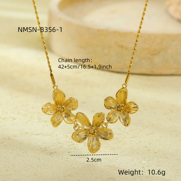 Pleated Flower Pendant Necklace Stainless Steel Electroplating For Women