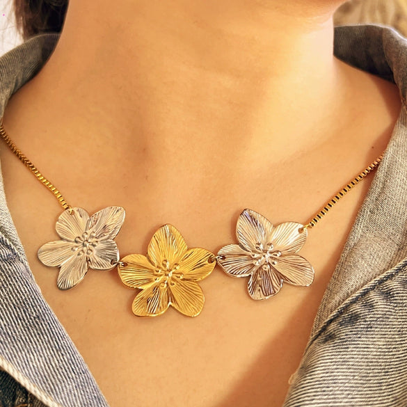 Pleated Flower Pendant Necklace Titanium Steel Stainless Steel Cross Chain U Shape Vintage Electroplated Jewelry