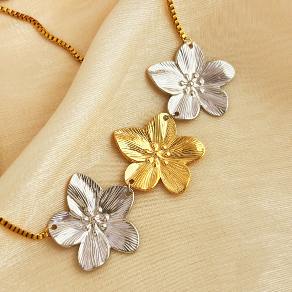 Pleated Flower Pendant Necklace Titanium Steel Stainless Steel Cross Chain U Shape Vintage Electroplated Jewelry