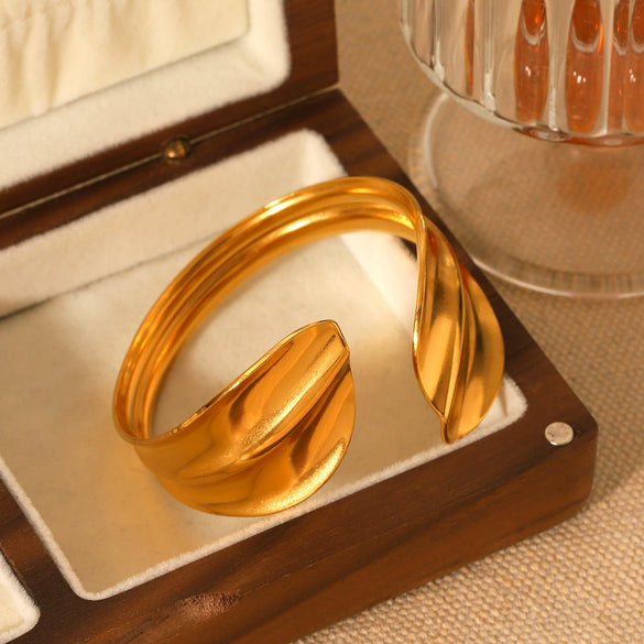 Pleated Leafshaped Open Stainless Steel Bracelet With Electroplating And Ins Style