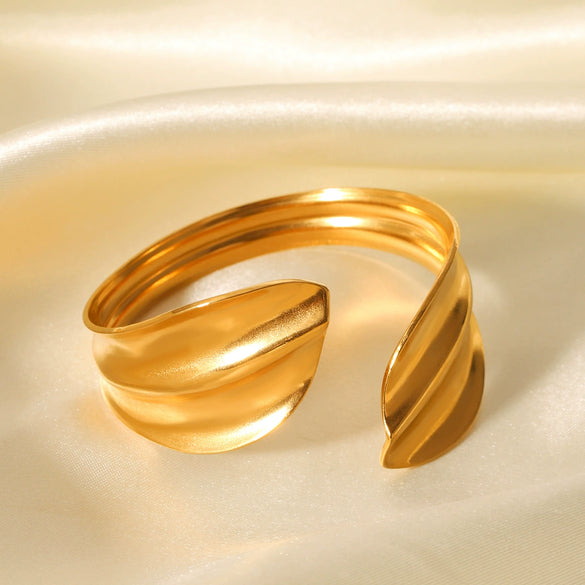 Pleated Leafshaped Open Stainless Steel Bracelet With Electroplating And Ins Style