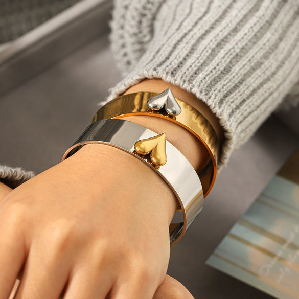 Popular Colorblocked Electroplated Stainless Steel Heartshaped Bracelet For Women