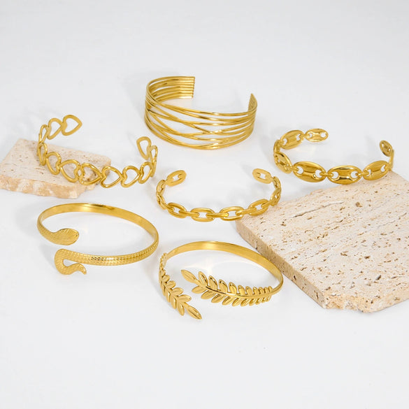 Popular Fashion Ladies Stainless Steel Hollow Love Bracelet With Pvdp Furnace Real Gold Treatment