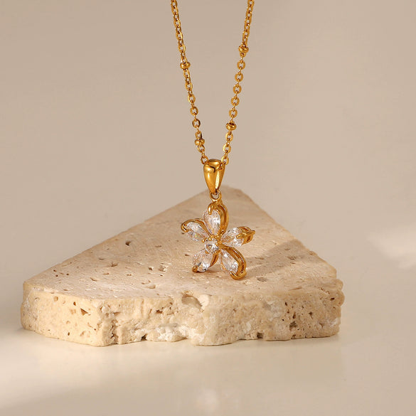 Popular Flower Necklace 18K Gold Plated Stainless Steel Five Petal Flower Pendant For Women With Geometric Styling And Electroplating