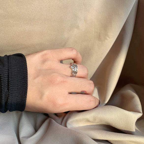 Princess Crown S925 Sterling Silver Vshaped Simulation Diamond Female Ring With Electroplating Treatment