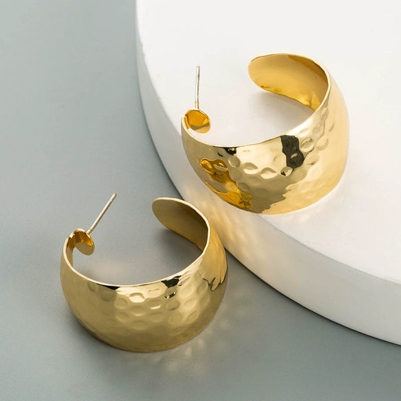 Punk Style Metal Alloy Bright Finish C Shaped Large Hoop Earrings With Silver Needle Electroplated Exaggerated Statement Earrings