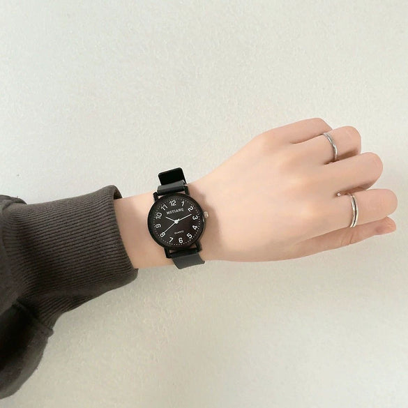 Quartz Watches Plastic Stainless Steel Round Cold Style Wholesale For Men And Women