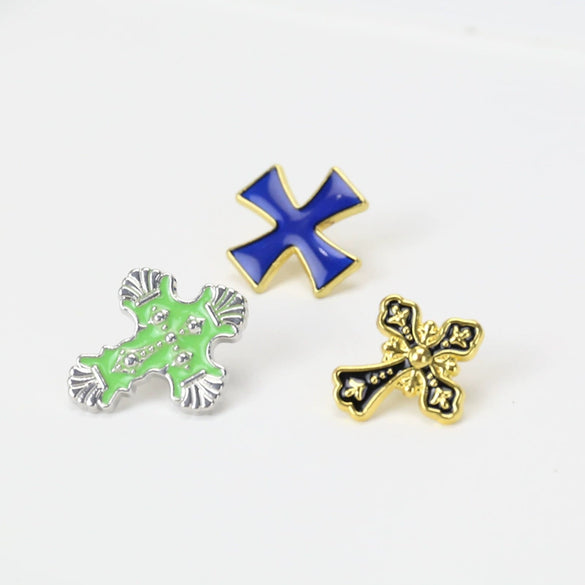 Religious Cross Metal Alloy Brooch With Retro Wings Electroplated For Chest Decoration