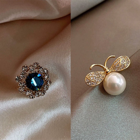 Retro Blue Crystal Alloy Antirunning Light Buckle Brooch With Flower Pattern Electroplated For Women