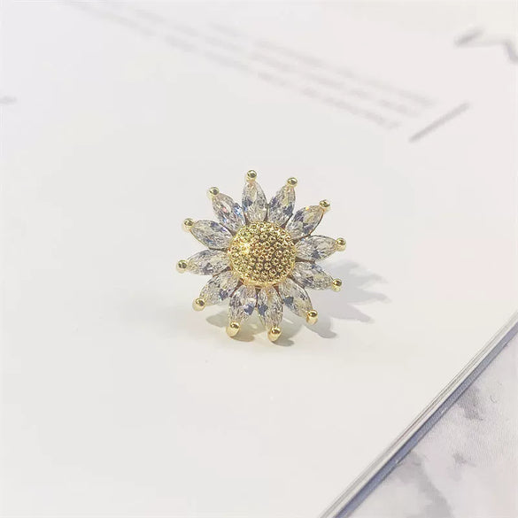 Retro Blue Crystal Alloy Antirunning Light Buckle Brooch With Flower Pattern Electroplated For Women