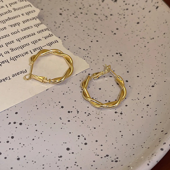 Retro C Shape Solid Color Metal Plating Women'S Earrings 1 Pair