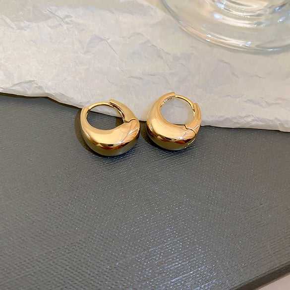 Retro C Shape Solid Color Metal Plating Women'S Earrings 1 Pair