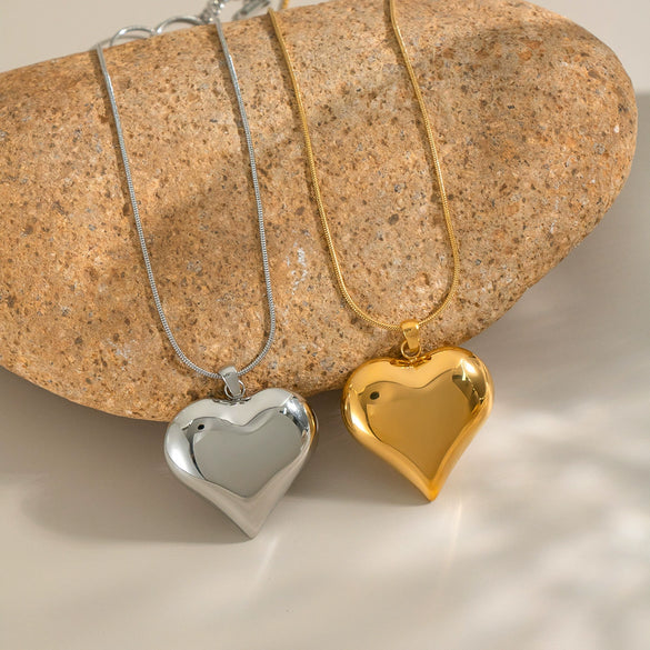 Retro Classic Heart Titanium Steel Necklace With Electroplating Pvd Vacuum Real Gold And Snake Bone Chain For Women