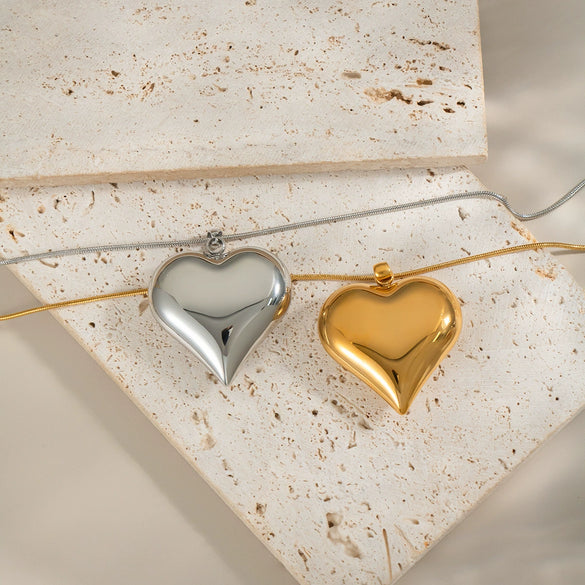 Retro Classic Heart Titanium Steel Necklace With Electroplating Pvd Vacuum Real Gold And Snake Bone Chain For Women