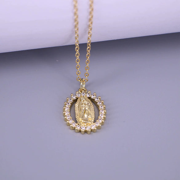 Retro Copper Oval Pendant Necklace With Mixed Gemstone Setting And Electroplated Water Wave Chain Geometric Style Accessory