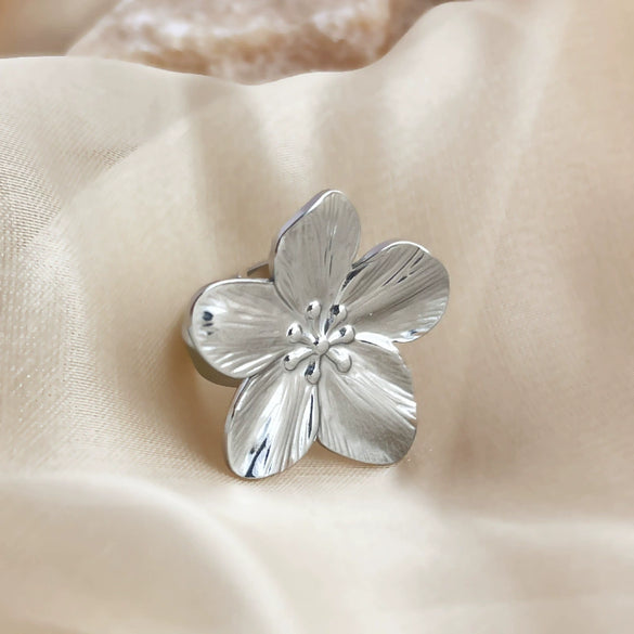 Retro Court Style Stainless Steel Heart Shaped Opening Ring For Women With Electroplating Treatment