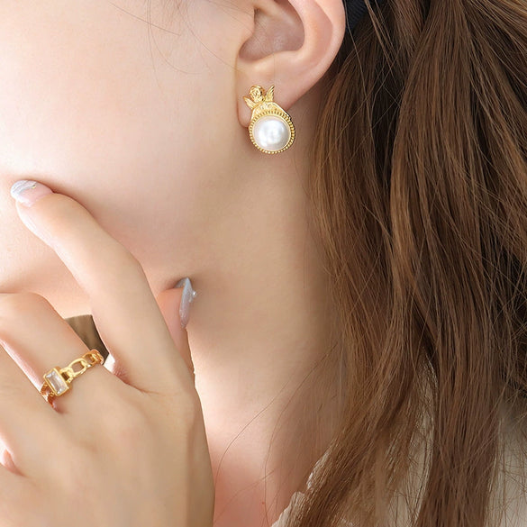 Retro Creative Palace Style Women's Earrings With Inlaid Imitation Pearls And Geometric Design Electroplated
