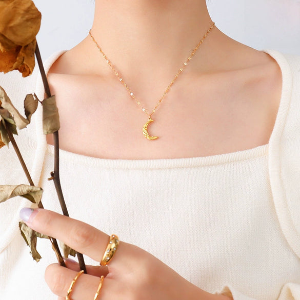 Retro Cute Crescent Pendant Clavicle Chain Necklace In Titanium Steel With 18K Gold Plated Electroplating