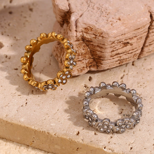 Retro Design Stainless Steel 18K Gold Plated Bracelet With Flower Daisy Full Diamond Micro Inlaid