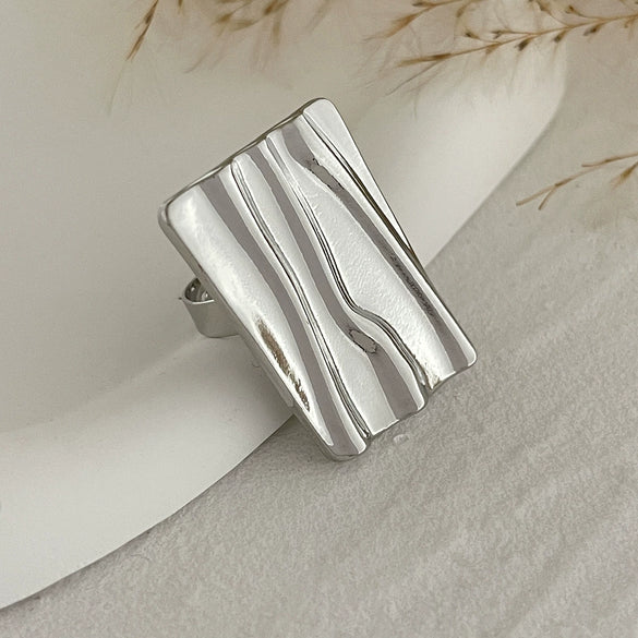 Retro Distressed Metal Round Ring With Geometric And Flower Pattern Electroplated