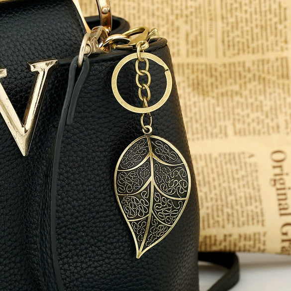 Retro Electroplated Alloy Peach Heart Bicycle Hat Keychain Pendant For Couple Bags And Car Keys
