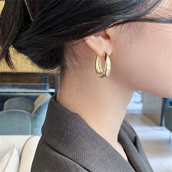 Retro Elegant Drop Shape Metal Earrings For Women With Electroplating Treatment