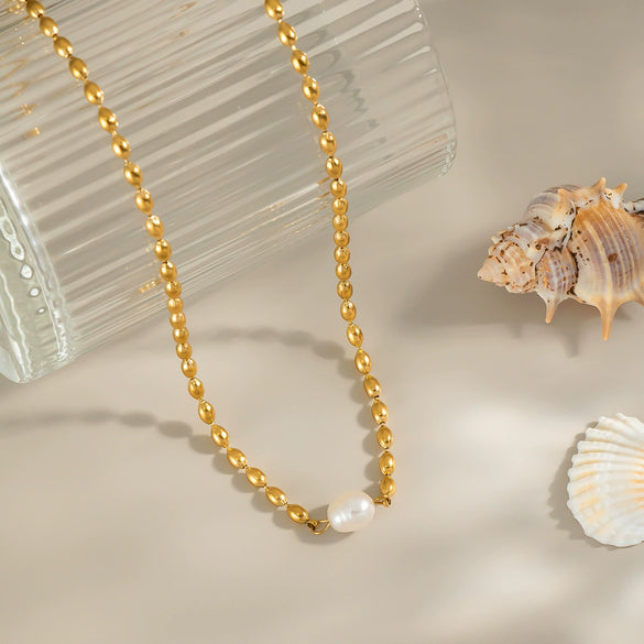 Retro Elegant Natural Freshwater Pearl Necklace For Girls In Stainless Steel And Titanium Steel With Geometric Pattern And Electroplating