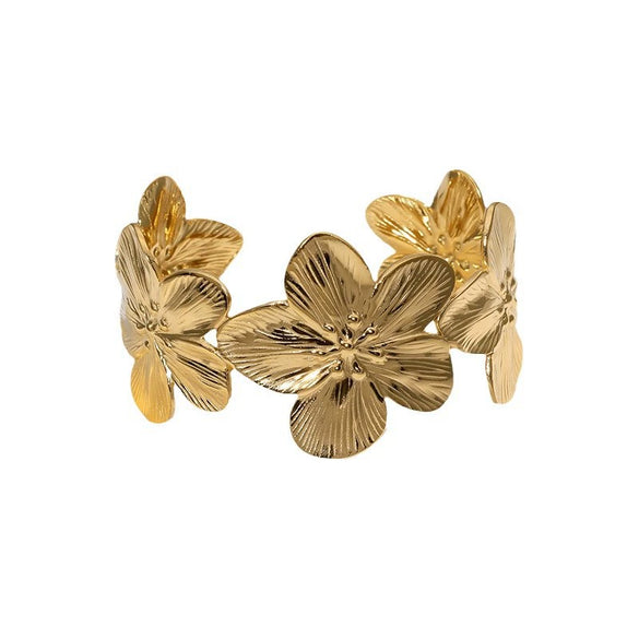 Retro Elegant Wide Edition Stainless Steel Bracelet With Flower Design And Electroplating Treatment