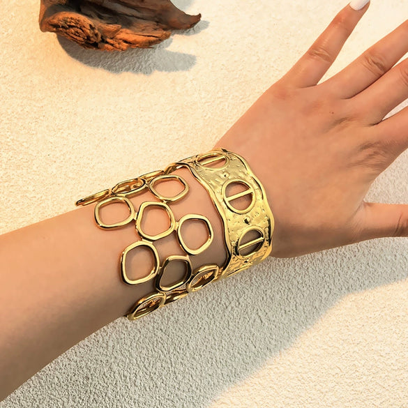 Retro Fashion Stainless Steel Hydraulic Bracelet With 18K Gold Plated Electroplating Opening Niche Design Cut Out