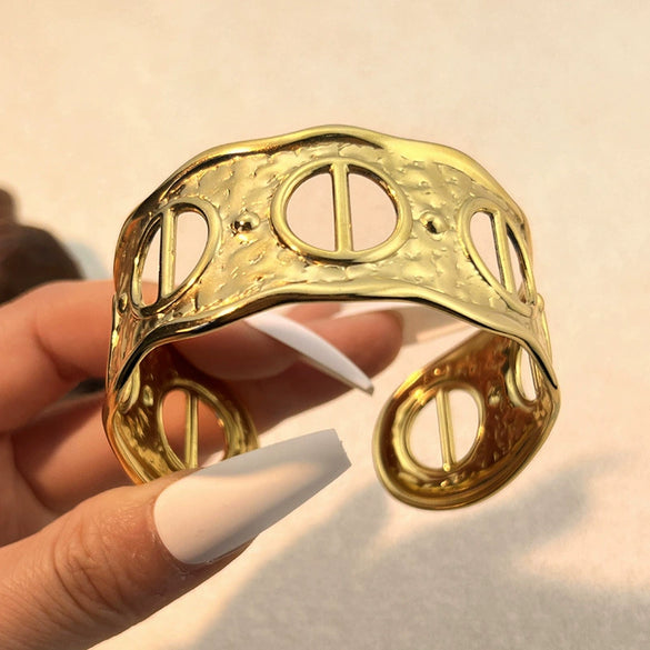 Retro Fashion Stainless Steel Hydraulic Bracelet With 18K Gold Plated Electroplating Opening Niche Design Cut Out