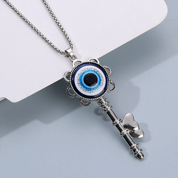 Retro Fatima Hand Peach Heart Round Alloy Pendant Full Diamond Electroplated Necklace With Devil's Eye Design