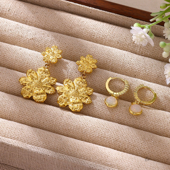 Retro Floral Zircon Stud Earrings For Women With Gold Plated Stainless Steel And Vacuum Plated Finish